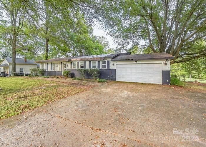 519 S Mulberry St, Cherryville, NC 28021
