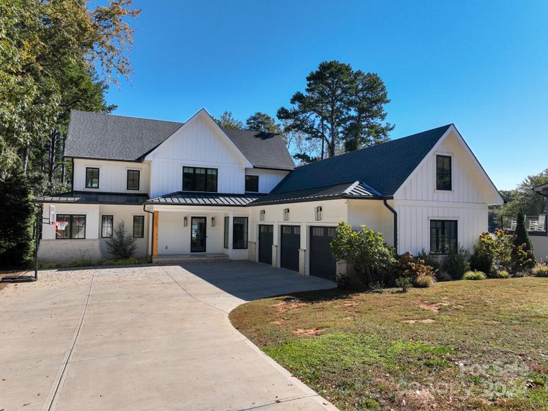 20133 Riverchase Dr, Cornelius, NC 28031