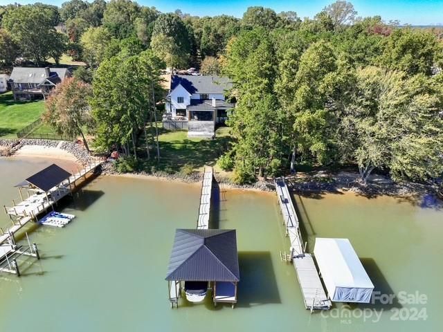 20133 Riverchase Dr, Cornelius, NC 28031