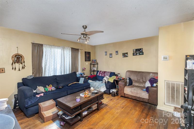 623 Noles Dr, Mount Holly, NC 28120
