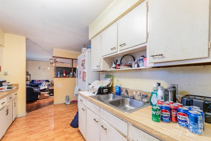 623 Noles Dr, Mount Holly, NC 28120