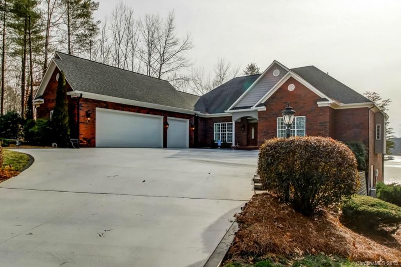 181 Maple View Dr, Troutman, NC 28166