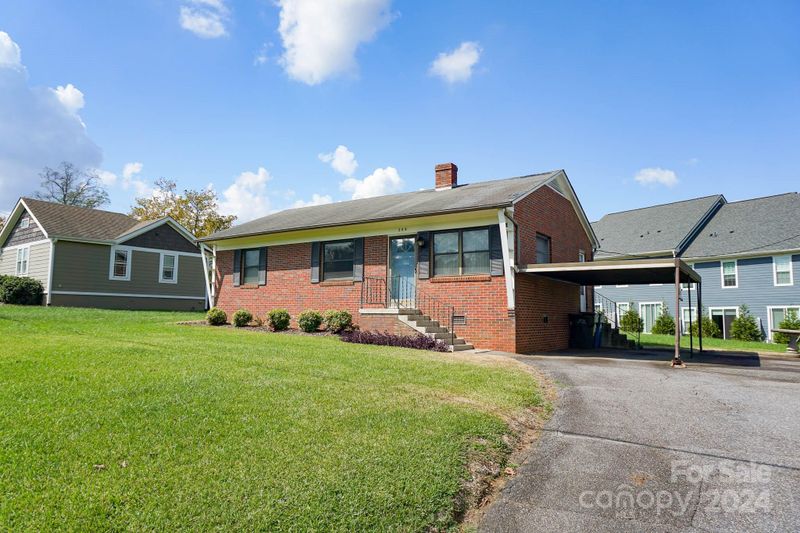 209 29th Ave NE, Hickory, NC 28601