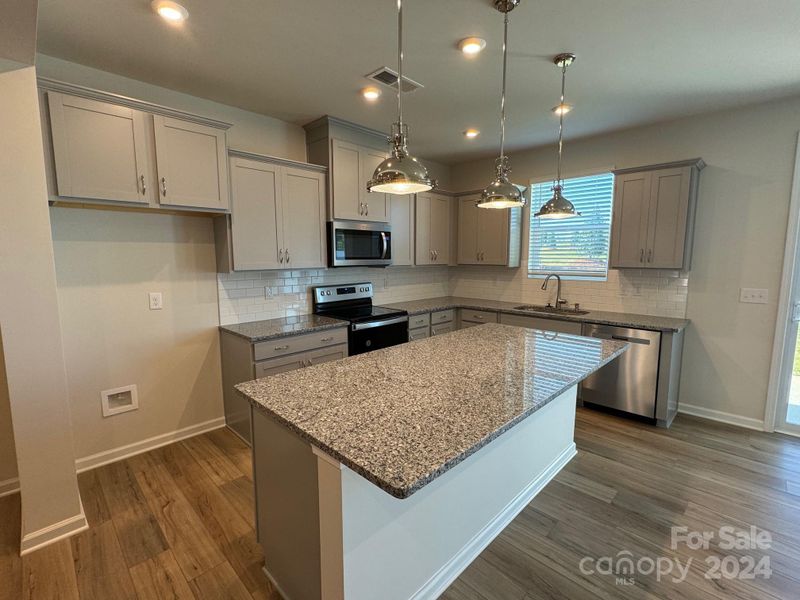 5105 Carrick St, Charlotte, NC 28213