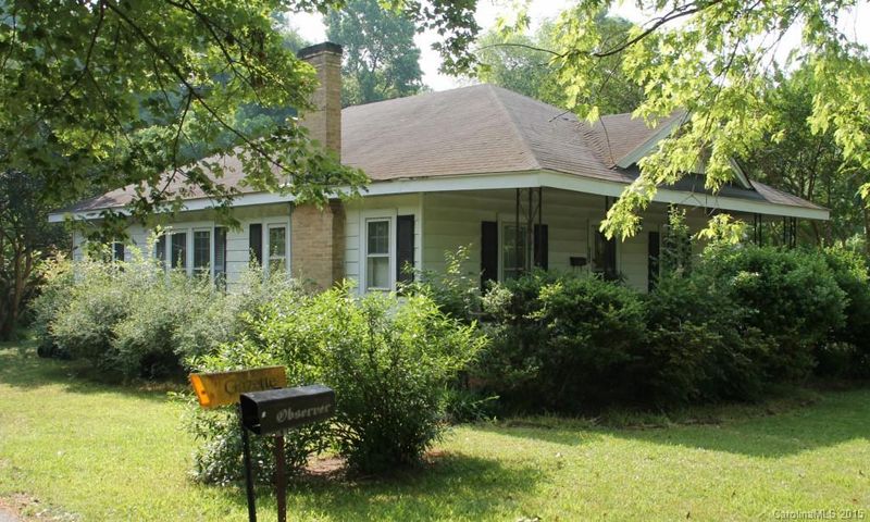 213 Tuckaseege Rd, Mount Holly, NC 28120