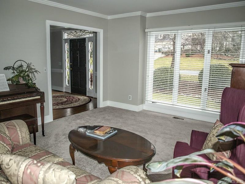 211 Rose Arbor Ln, Matthews, NC 28105