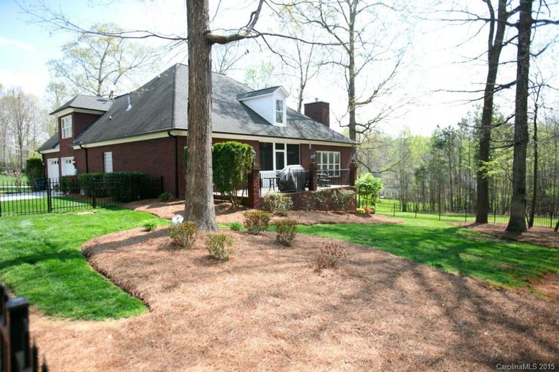 6601 Fox Ridge Cir, Davidson, NC 28036