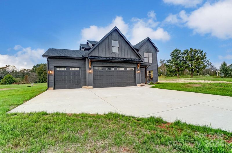 3184 Burlingame Dr, Crouse, NC 28033