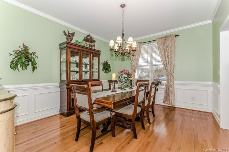 8826 Castle Cliff Dr, Matthews, NC 28105