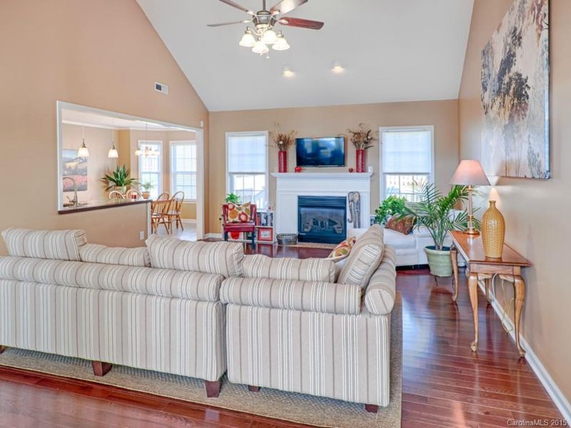 421 Deerfield Dr, Mount Holly, NC 28120
