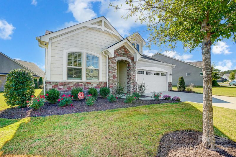 573 Lincoln Quarters Ln, Tega Cay, SC 29708