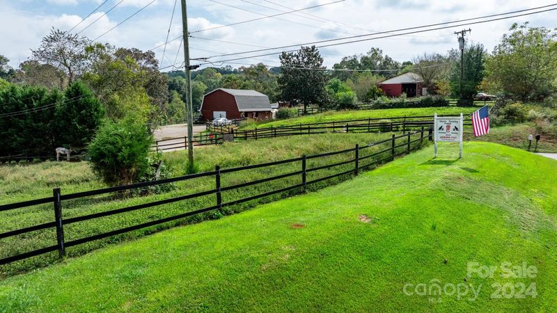 2560 Brookford Blvd, Hickory, NC 28602