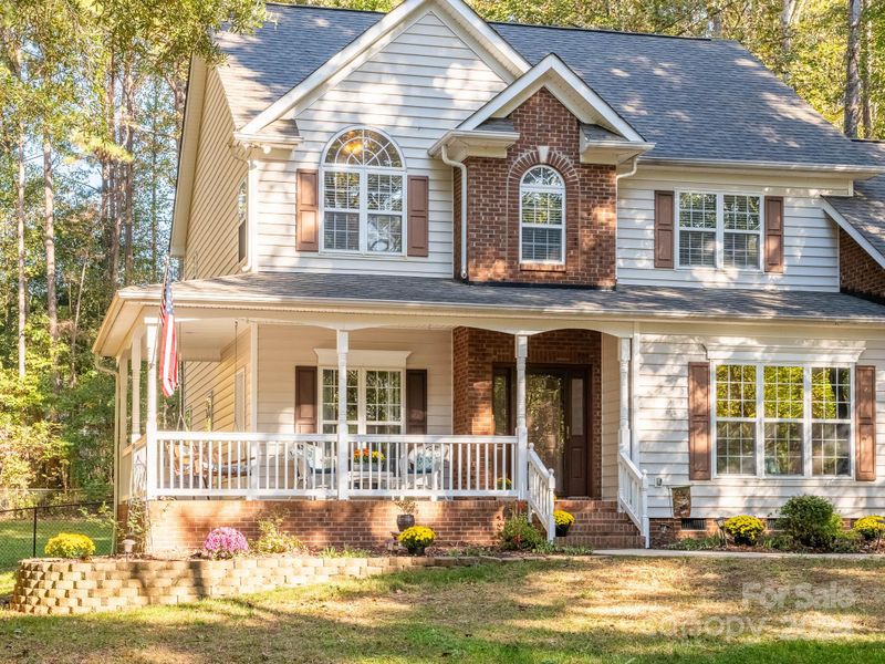 6811 Lowesville Ln, Stanley, NC 28164