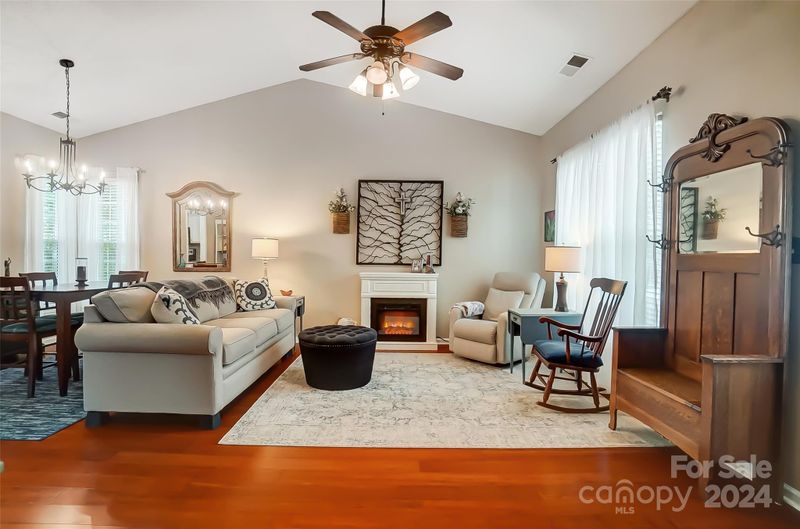 2230 Coatsdale Ln, Matthews, NC 28104