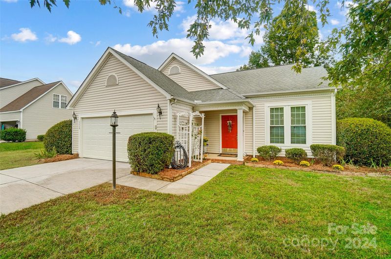 2230 Coatsdale Ln, Matthews, NC 28104