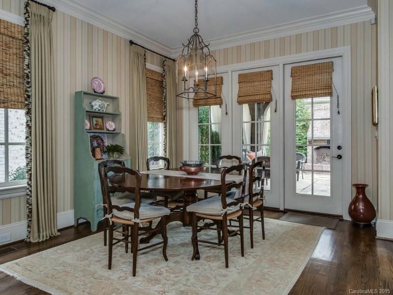2406 Tanglewood Ln, Charlotte, NC 28211