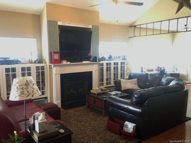 120 Ashley Ave, Mount Holly, NC 28120