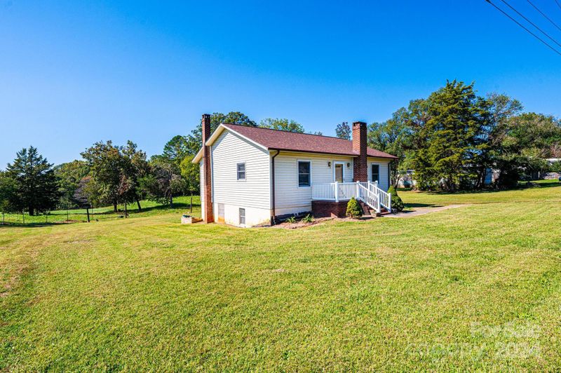 943 30th St NE, Conover, NC 28613