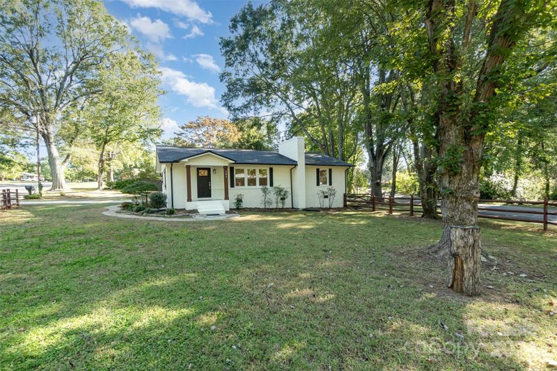 121 Manor Cir, Mooresville, NC 28115