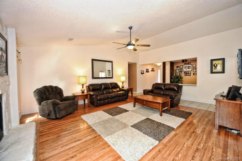11301 Snapfinger Dr, Charlotte, NC 28277