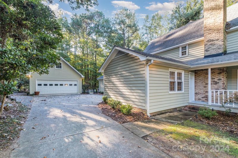 6100 Bittersweet Ln, Charlotte, NC 28270