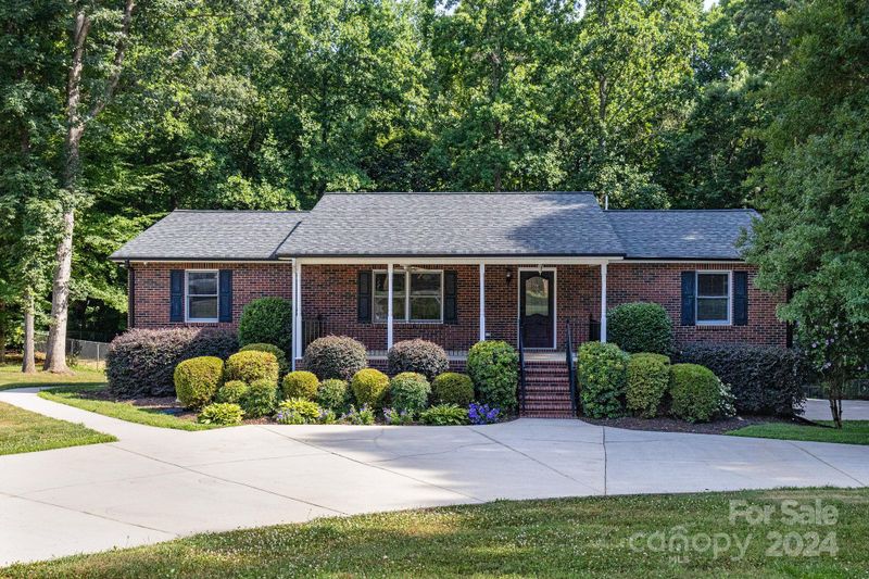 6744 Lowesville Ln, Stanley, NC 28164