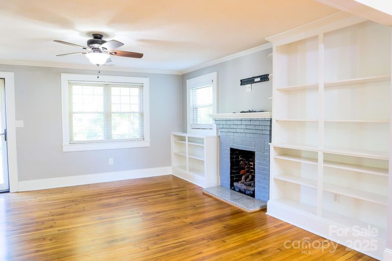 1350 8th St NW, Hickory, NC 28601