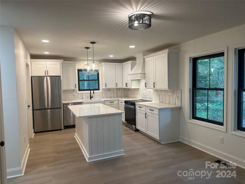 3 Riverside St, Lowell, NC 28098