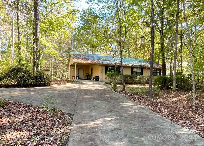 8701 Karibuni Dr, Waxhaw, NC 28173