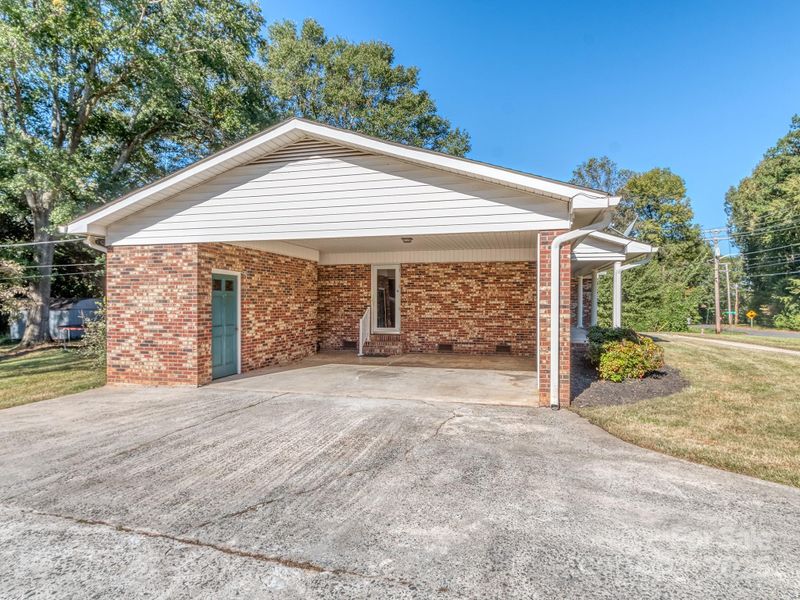 409 W Lewis St, Dallas, NC 28034