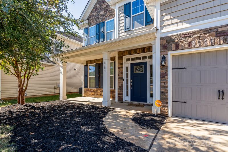 8806 Douglas Palace Ct, Charlotte, NC 28278