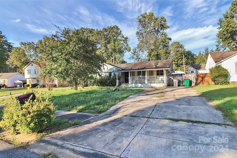 10031 Clairemore Pl, Charlotte, NC 28216
