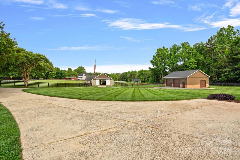 16500 Blackberry Hills Dr, Midland, NC 28107