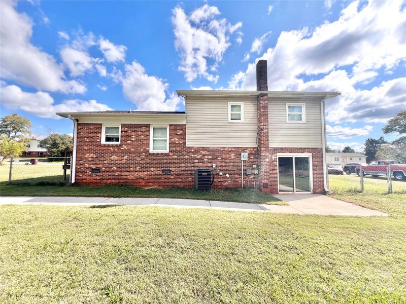 2223 Chatham St, Newton, NC 28658