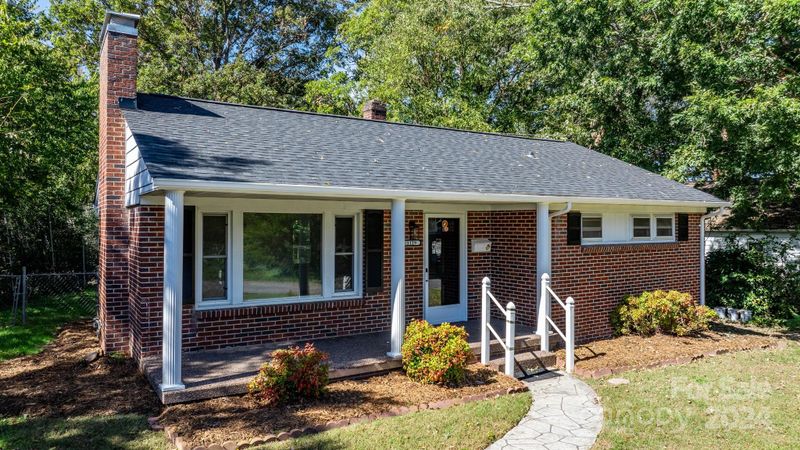 1129 11th St NE, Hickory, NC 28601