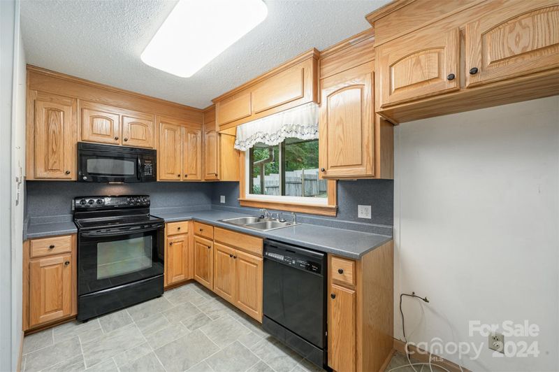 1014 E Meadow Dr, Lancaster, SC 29720