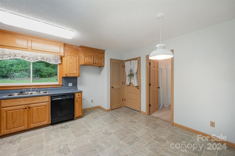 1014 E Meadow Dr, Lancaster, SC 29720