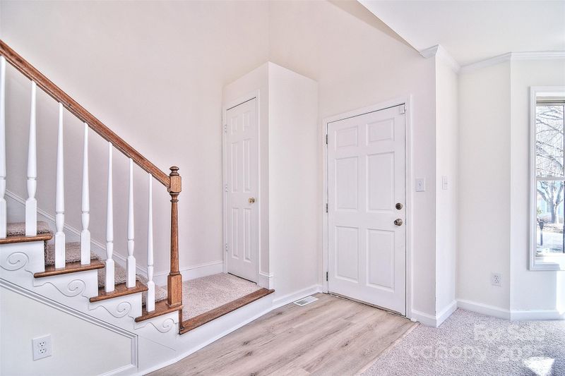 7033 Rothmore St, Charlotte, NC 28215