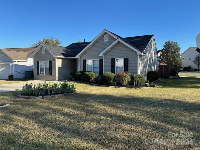 9521 Forest Path Dr, Charlotte, NC 28269
