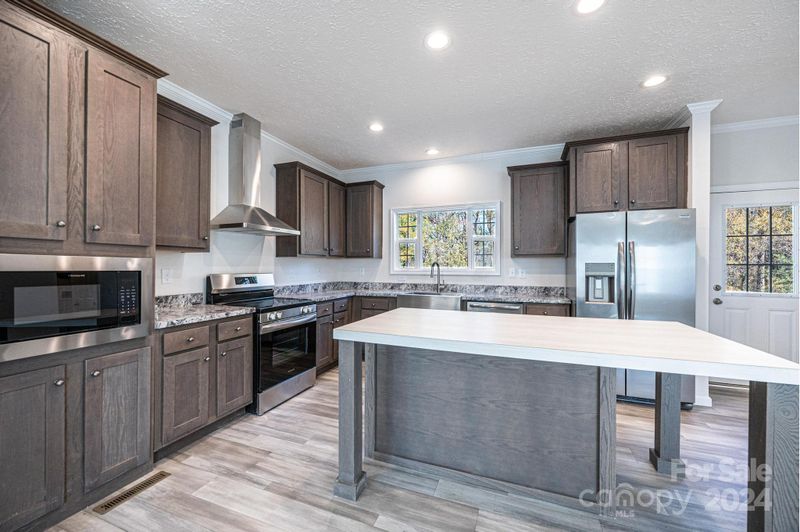 445 32nd St SW, Hickory, NC 28602