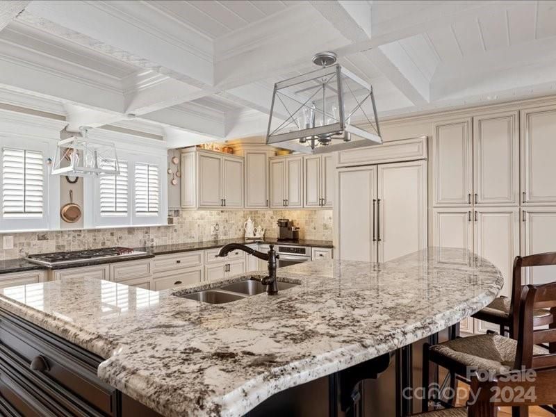 8158 Mountain Shore Dr, Sherrills Ford, NC 28673
