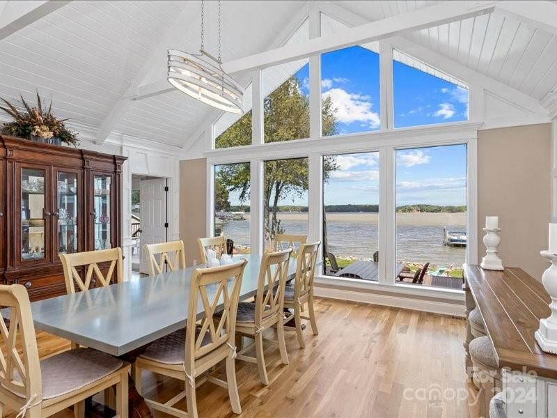 8158 Mountain Shore Dr, Sherrills Ford, NC 28673