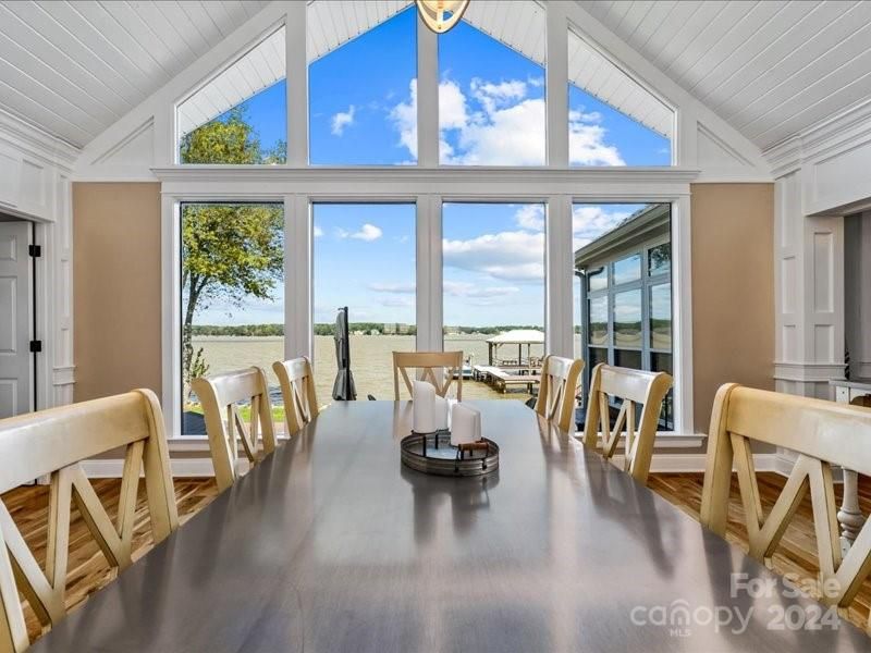 8158 Mountain Shore Dr, Sherrills Ford, NC 28673