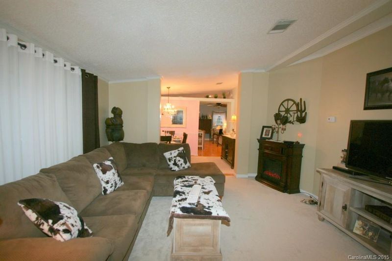 701 Mammoth Oaks Dr, Concord, NC 28025