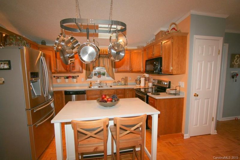 701 Mammoth Oaks Dr, Concord, NC 28025
