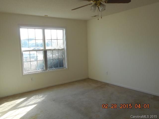 622 Canary Ct, Wingate, NC 28174