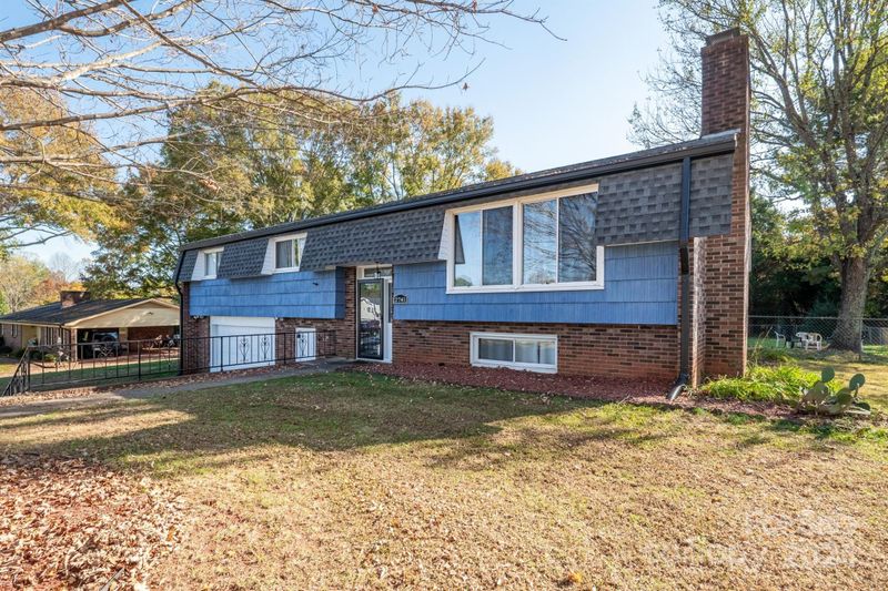 2741 Cedar St, Conover, NC 28613