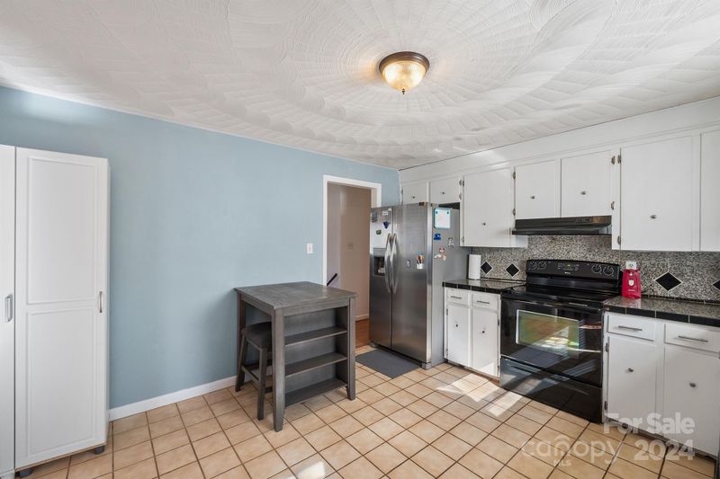 2741 Cedar St, Conover, NC 28613