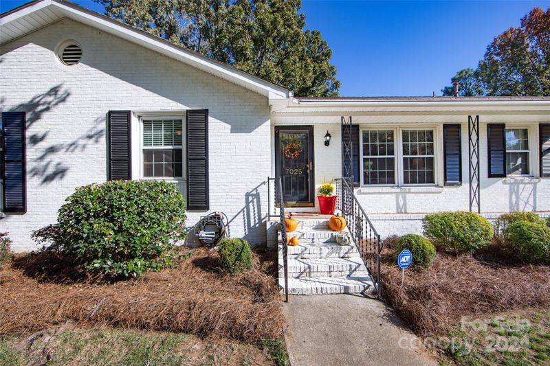 7025 Heatherford Dr, Charlotte, NC 28226