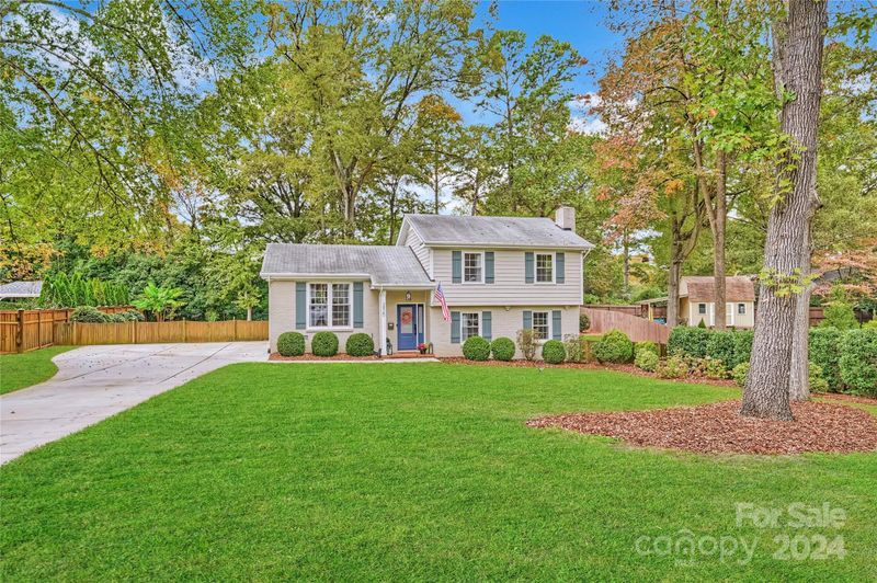 3920 Pemberton Dr, Charlotte, NC 28210